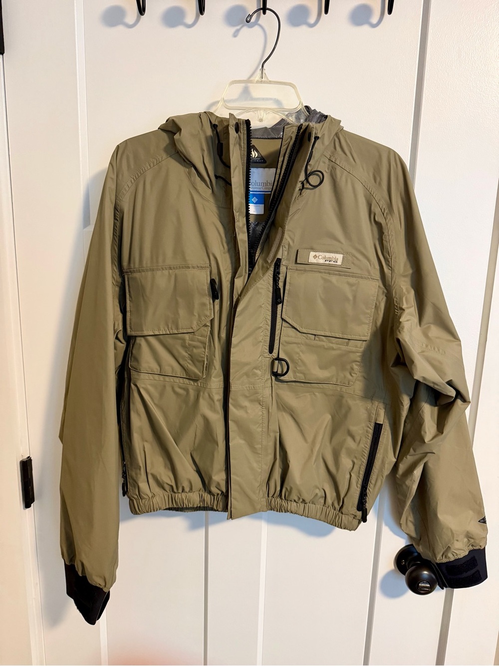 Columbia Olive Hooded Women's Medium Size Rain Jacket with weather protection.